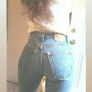 High Waisted Vintage Signature Levis
